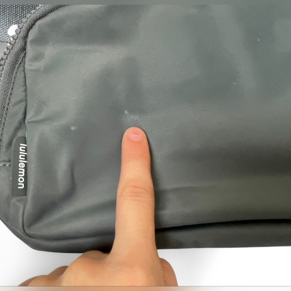 lululemon athletica Charcoal Belt Bag - Picture 5 of 7